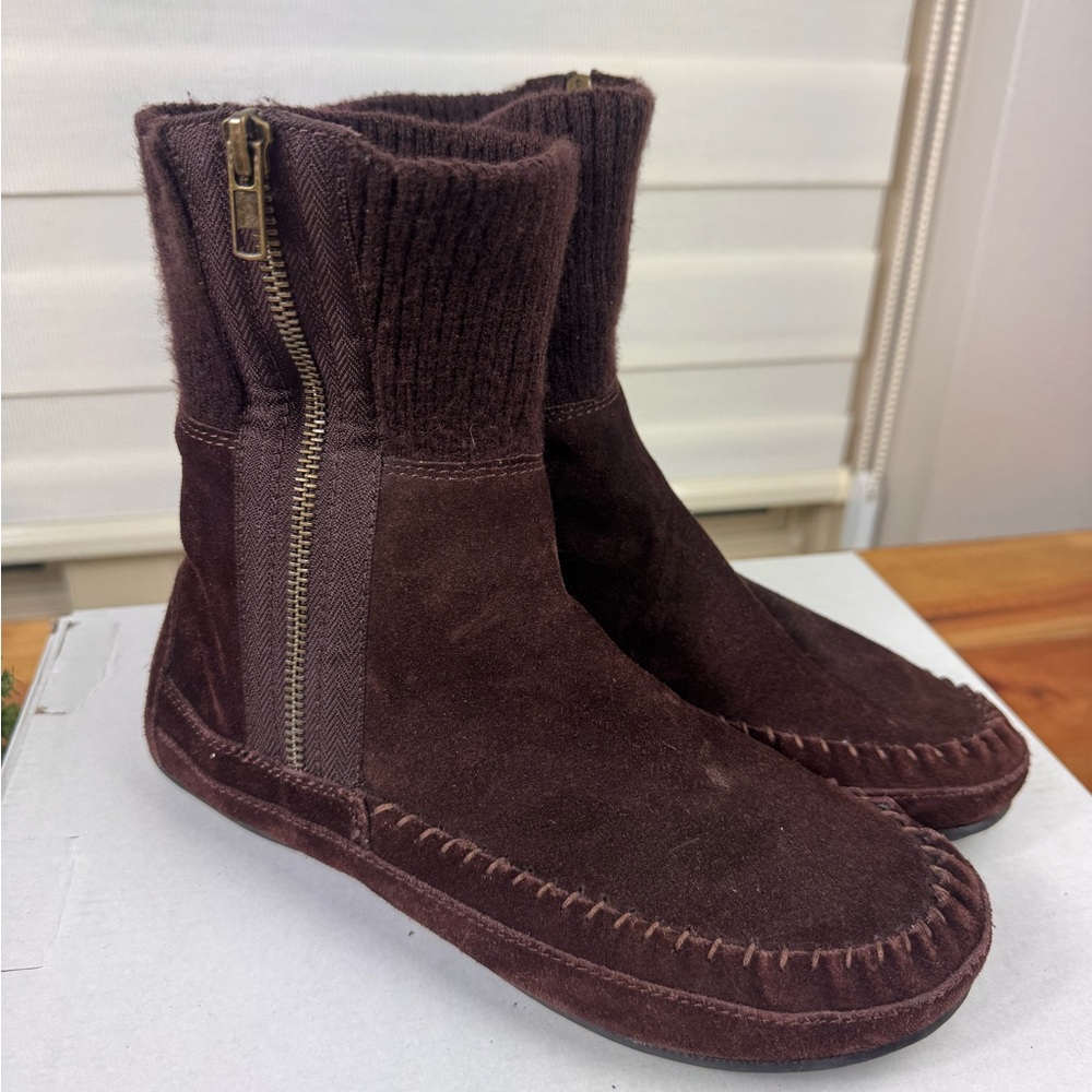 Minnetonka suede brown booties lace up size 8